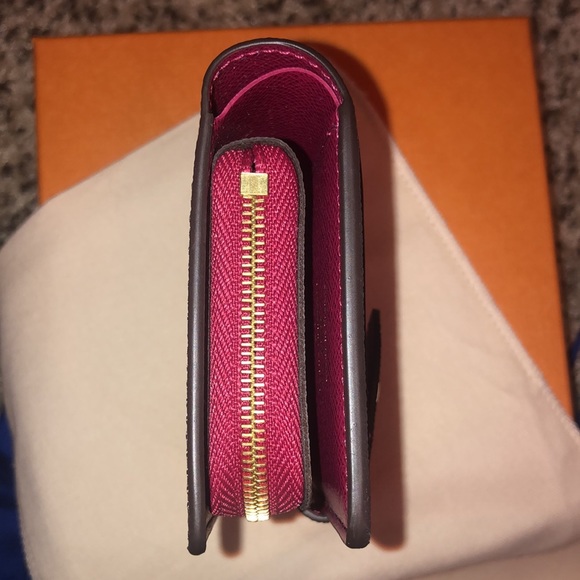 Louis Vuitton Juliette Wallet. New condition! - Picture 7 of 9